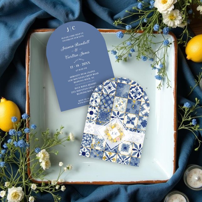 Convite Chic Mediterranean Tiles Monogram Lemons & Flowers (Chic Mediterranean Tiles Monogram Lemons & Flowers Wedding Invitation Cards with Initials.)