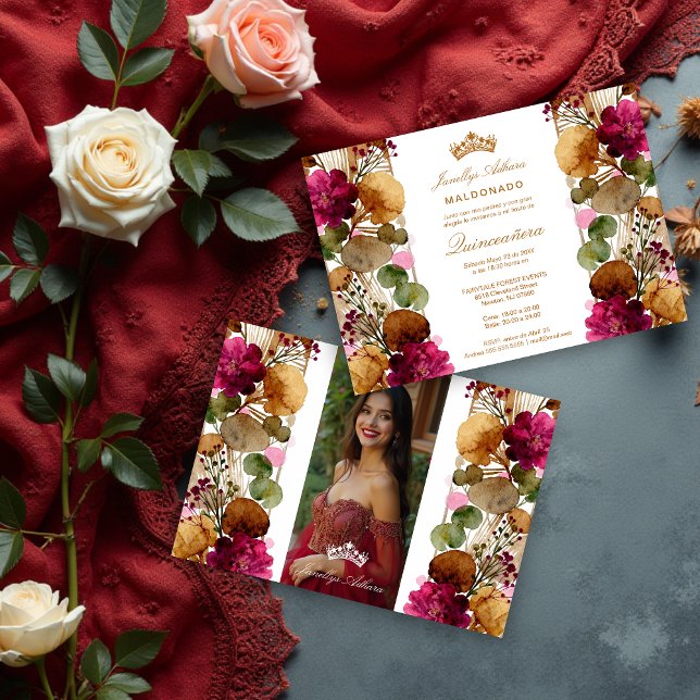 Convite Chic Princess Tiara Floral Garland Quinceañera (Chic Lovely Princess Tiara & Floral Garland in Spanish Quinceañera Invitation Card Design.)
