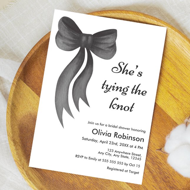 Convite Chuva de Arroz com Laço Preto - Chá de Noiva (Black Bow She's Tying the Knot Bridal Shower Invitation  )
