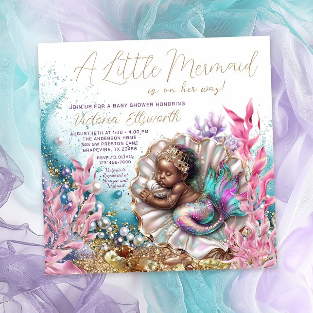 Convite Chuva de Bebê Concha de Sereia Afro-Americana (Beautiful mermaid baby shower invitation with sweet baby mermaid sleeping in a clamshell.)