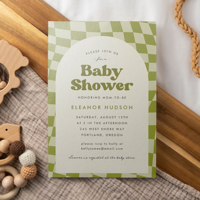 Convite Chuva de Bebê Verde Retro Groovy dos Anos 70 Xadre (Baby shower invitation with a retro, groovy, 70s theme. Features a green checkerboard pattern.)