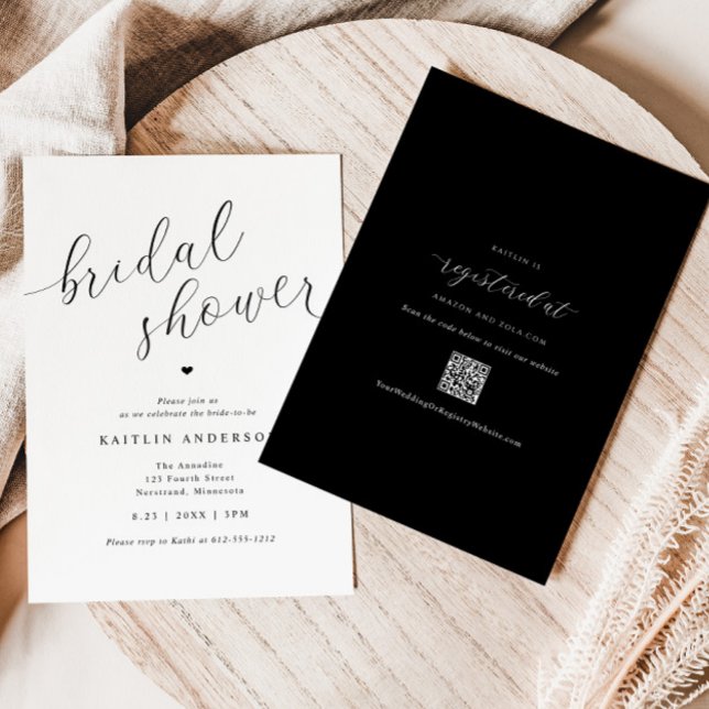 Convite Chuva de Noiva Moderna Simples (Modern Black and White Bridal Shower Invitations with QR Code Registry on Back - Swirly Script)
