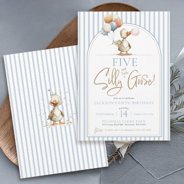 Convite CINCO Bobos Ganso Fofo Pinstripe Garoto 4º Anivers (FIVE Silly Goose blue ticking pinstripes modern arch whimsical geese boys 5th birthday invitations)