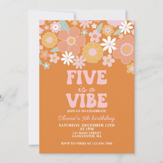 Convite Cinco é uma vibe Groovy Floral Retro aniversário d (Frente)