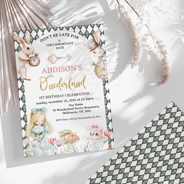 Convite Cinza de arco Alice no primeiro aniversario de One (Alice in Onederland 1st Birthday Invitation, White Rabbit, Watch, Onederland Birthday Invitation)