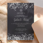 Convite Cinza de relva-relva Bat Mitzvah<br><div class="desc">Cinzas elegantes com uma estrela cintilante prateada de David com o nome hebraico Bat Mitzvah e um confete brilhante prateado. Um convite simples e chique.</div>