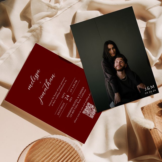 Convite Clássico Vermelho Vermelho Foto Monograma Código Q (Criador carregado)