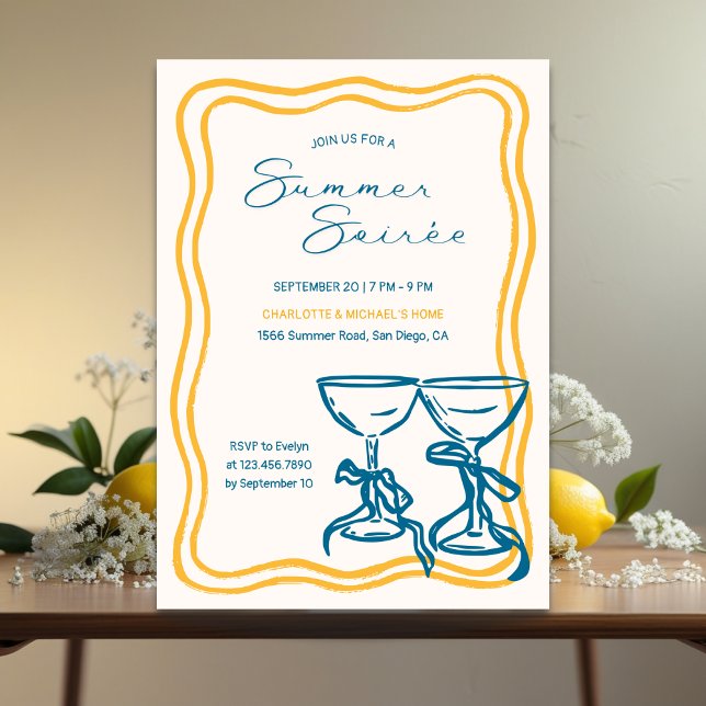Convite Cocktail Elegante de Verão Soirée (Elegant Summer Soirée Invitation – Modern Handwritten Script with Retro Frame & Cocktail Glasses)