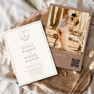 Convite Código QR Clássico Crest Mocha Brown Foto Casament