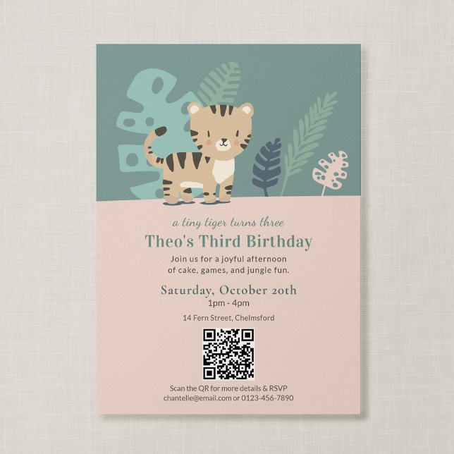 Convite Código QR Cumpleanos Infantil Pequeno Tigre Selva  (Tiny Tiger - Jungle Safari Birthday Invitation with QR Code)