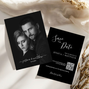 Convite Código QR de Foto Branco e Preto do Script Moderno