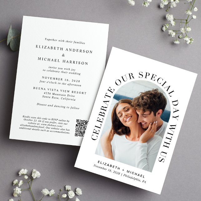 Convite Código QR de Foto de Arch Elegante Tudo em Um Casa (Celebrate your love story with an invitation showcasing your favorite photo in an elegant arch frame)