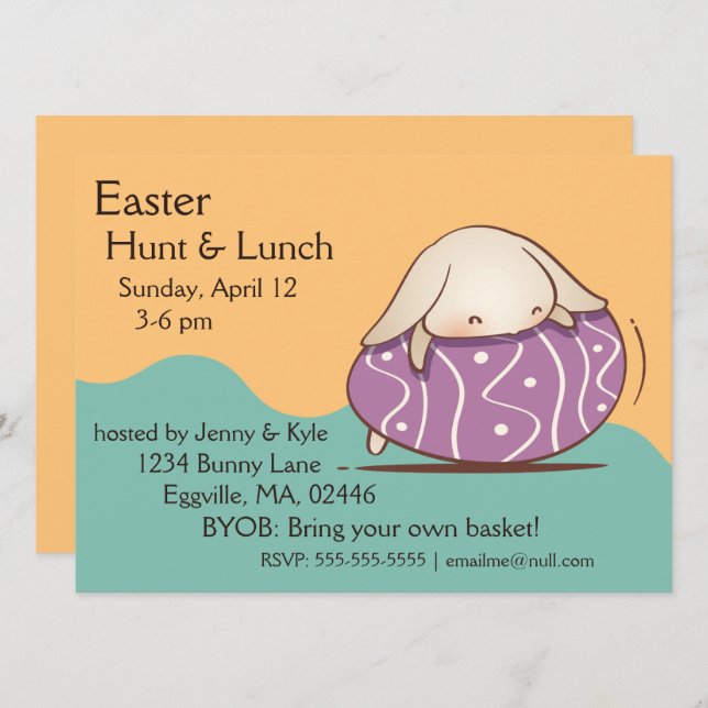 Convite Coelhinho Adorável deitado num Ovo de Páscoa Roxo (Frente/Verso)