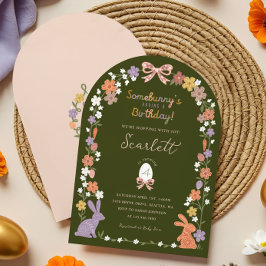 Convite Coelhinho da Páscoa Floral de Alguém Está Tendo An