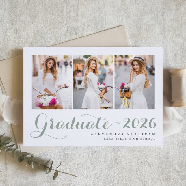 Convite Colagem de Fotos da Turma de 2025 Verde Sálvia Gra (Customizable sage green photo graduation announcement featuring modern calligraphy. )