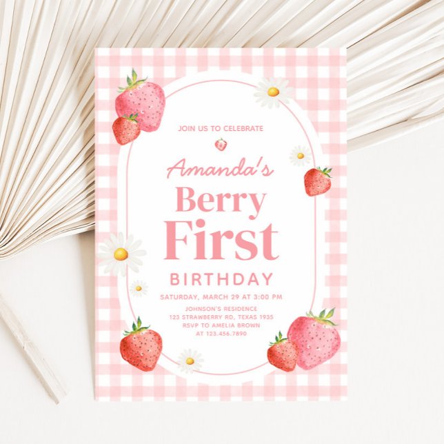 Convite Coluna Rosa Gingham Strawberry Berry Primeira Fest (Pink Gingham Berry First Birthday Party Invitation)