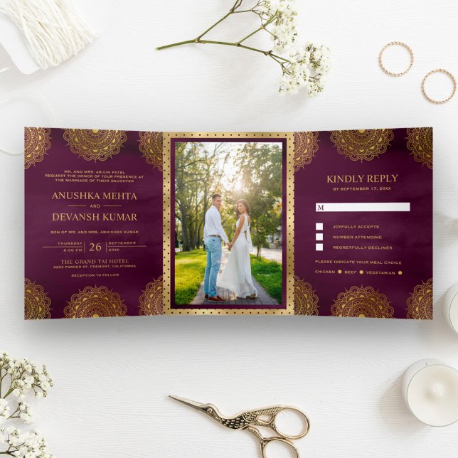 Convite Com Dobra Tripla Ameixa e Dourado Mandala Asiático Casamento Indian (Criador carregado)