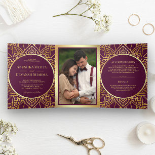 Convite Com Dobra Tripla Ameixa e Ouro Mandala Étnico Casamento Indiano
