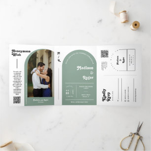 Convite Com Dobra Tripla Arco Boho Retro Verde Salvia Código QR de Foto Cas