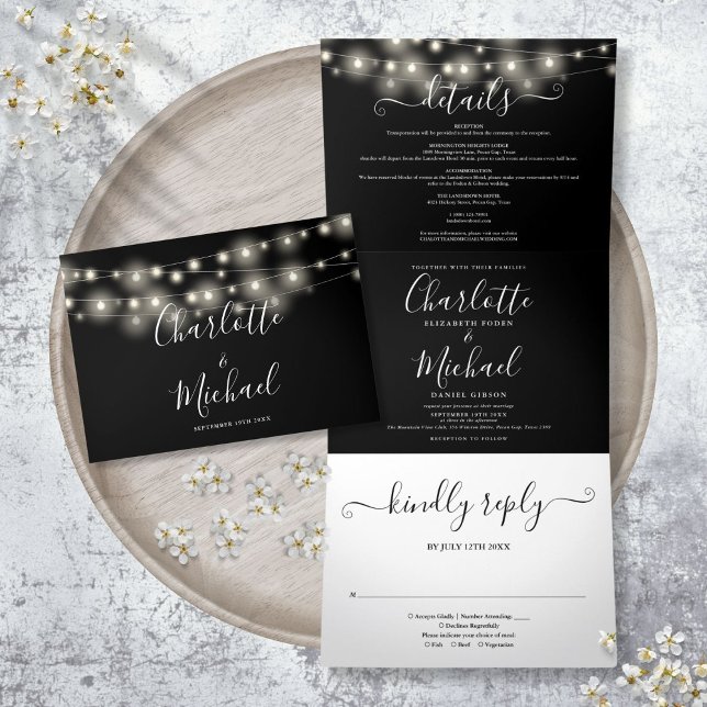 Convite Com Dobra Tripla Black White String Lights Script Casamento Monogra (Black White String Lights Script Monogram Wedding Tri-Fold Invitation)