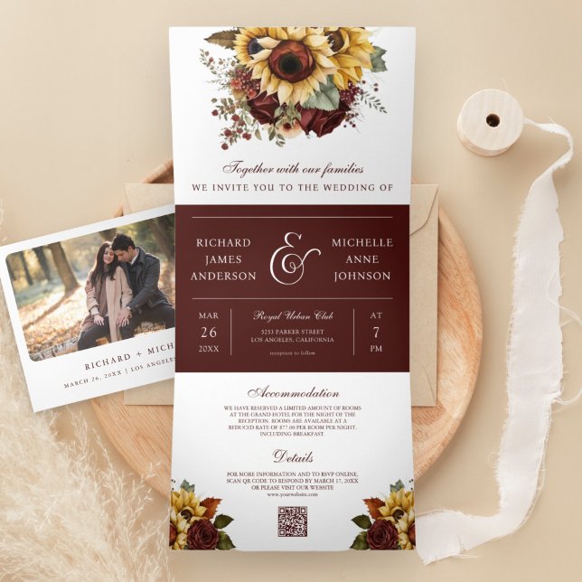 Convite Com Dobra Tripla Boho Burgundy Rosas Girassóis Código QR Casamento (Criador carregado)
