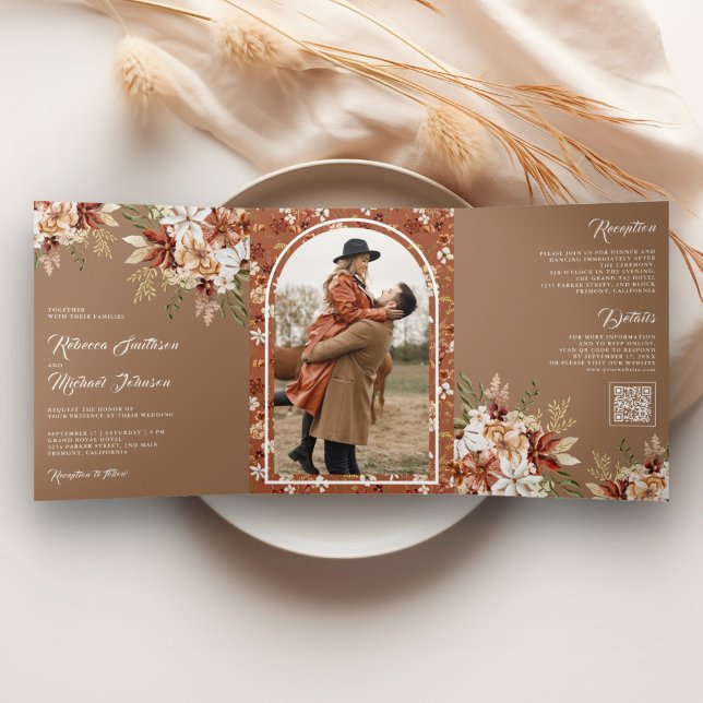 Convite Com Dobra Tripla Boho Terracotta Floral Wildflower Beige Weding (Criador carregado)
