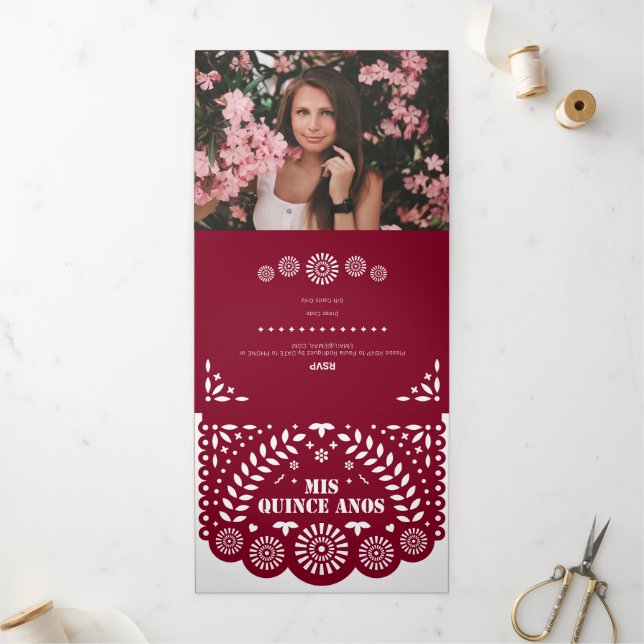 Convite Com Dobra Tripla Burgundy Papel Picado Mis Quince Años (Fora)