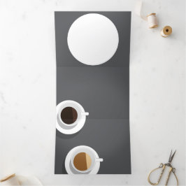 Convite Com Dobra Tripla Café quebrado.