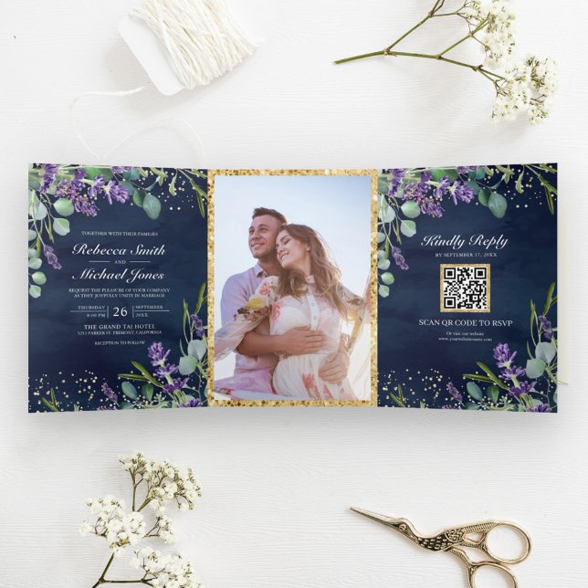 Convite Com Dobra Tripla Casamento Código QR Azul Marinho Lavanda e Eucalip (Criador carregado)