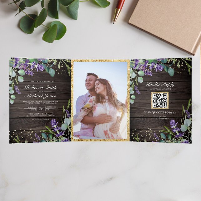 Convite Com Dobra Tripla Casamento Código QR Eucalipto Lavanda Madeira Rúst (Criador carregado)