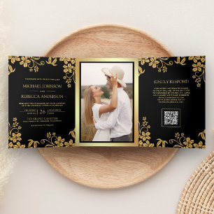 Convite Com Dobra Tripla Casamento Código QR Folhas Florais Ouro Preto