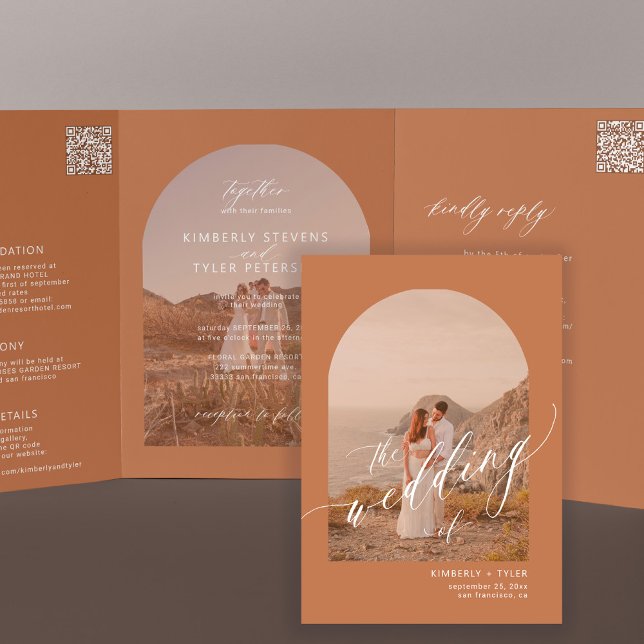Convite Com Dobra Tripla Casamento código QR foto arco de terracota Boho (Criador carregado)
