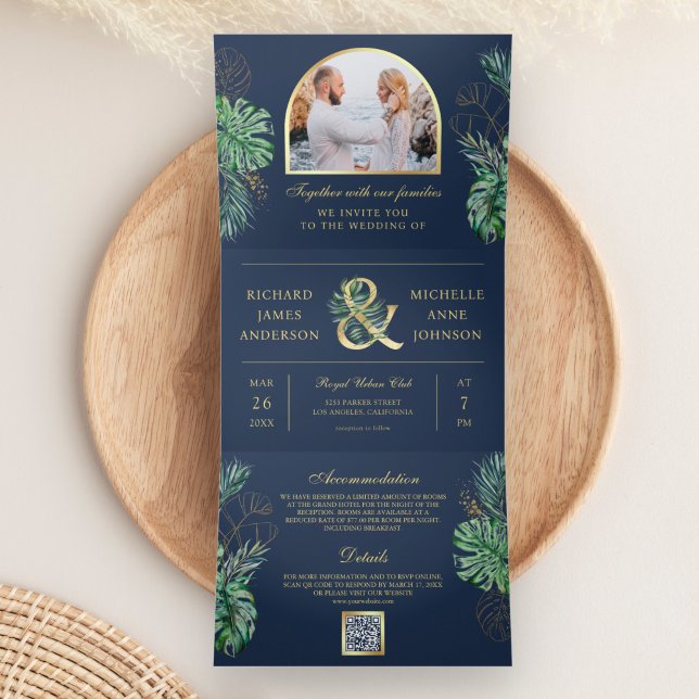 Convite Com Dobra Tripla Casamento Código QR Monstera Palma Tropical Ouro N (Criador carregado)