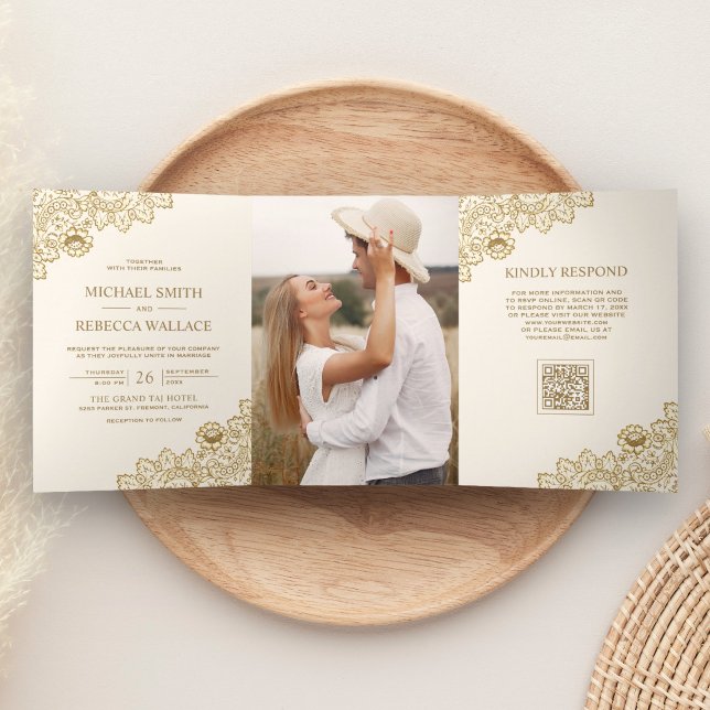 Convite Com Dobra Tripla Casamento com Código QR de Foto Creme Marfim com R (Criador carregado)