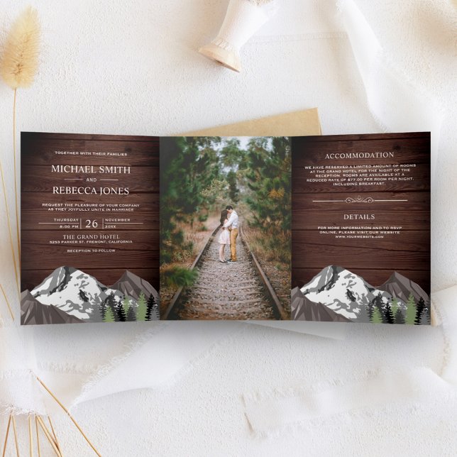 Convite Com Dobra Tripla Casamento com Foto da Floresta de Montanha em Made (Criador carregado)