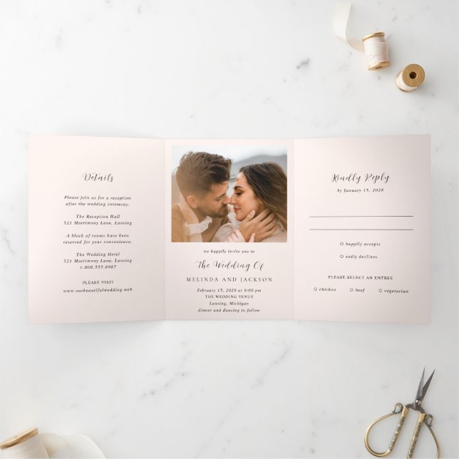 Convite Com Dobra Tripla Casamento com Foto Neutra Terrosa Moderna (Dentro)