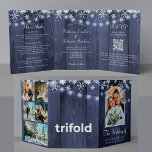 Convite Com Dobra Tripla Casamento com fotos multicêntricas QR RSVP<br><div class="desc">A na moda de casamento Chic Winter Welederland orçou tudo em um modelo de convite para colagem de fotos tripla com digitalização do CÓDIGO QR para RSVP online e detalhes sobre madeira azul de marinho da noite escura apresentando uma borda de flocos de neve e cordas de luzes cintilantes. O...</div>
