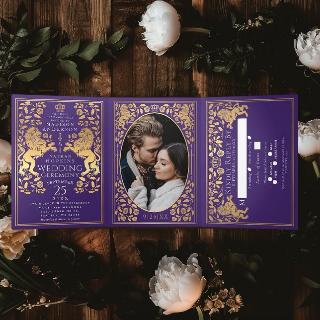 Convite Com Dobra Tripla Casamento com Leão Real Medieval Roxo Trifold (Criador carregado)