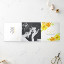 Convite Com Dobra Tripla Casamento de flores douradas