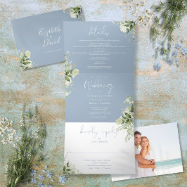 Convite Com Dobra Tripla Casamento de Foto Botânica Moderna em Azul Empoeir
