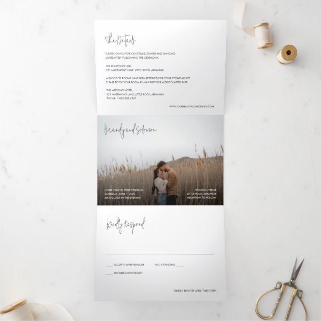 Convite Com Dobra Tripla Casamento de Foto Elegante Moderno (Dentro)