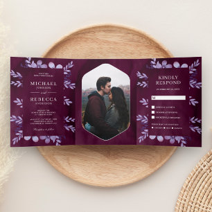 Convite Com Dobra Tripla Casamento de Foto Floral em Aquarela Roxo Empoeira