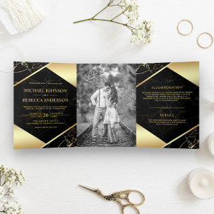 Convite Com Dobra Tripla Casamento de Foto Mármore Preto Geométrico Dourado