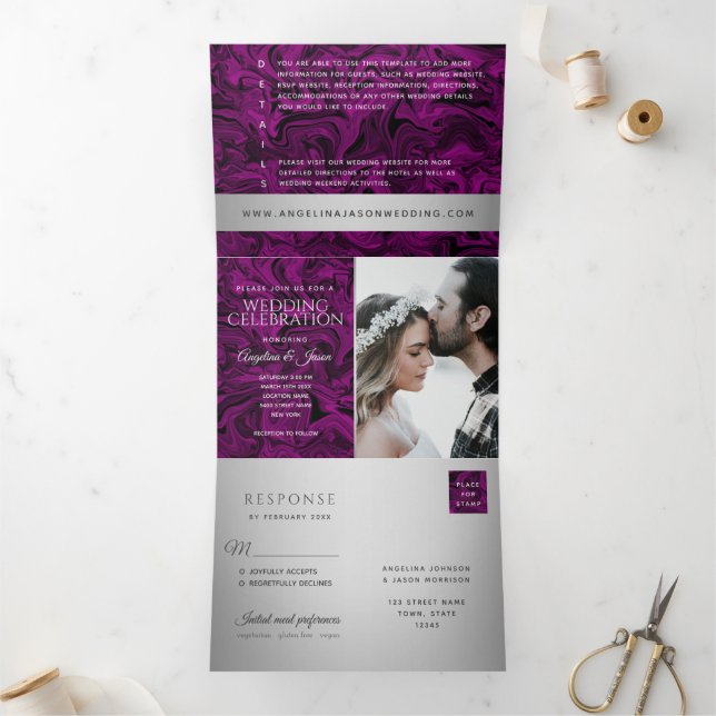 Convite Com Dobra Tripla Casamento de Foto Moderno Roxo e Prata (Dentro)