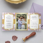 Convite Com Dobra Tripla Casamento de Fotografias da Lavanda Dourada Glitte<br><div class="desc">Convide seus hóspedes com este elegante convite de casamento,  todos com um falso brilho e mármore com tipografia moderna e um cartão RSVP destacável. Basta adicionar os detalhes do seu evento neste modelo fácil de usar e enfeitar este cartão com a sua foto favorita para torná-lo um convite único.</div>
