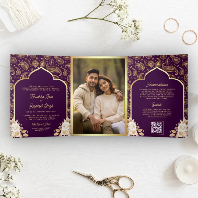 Convite Com Dobra Tripla Casamento Dourado Roxo Paisley Floral Código QR In (Criador carregado)