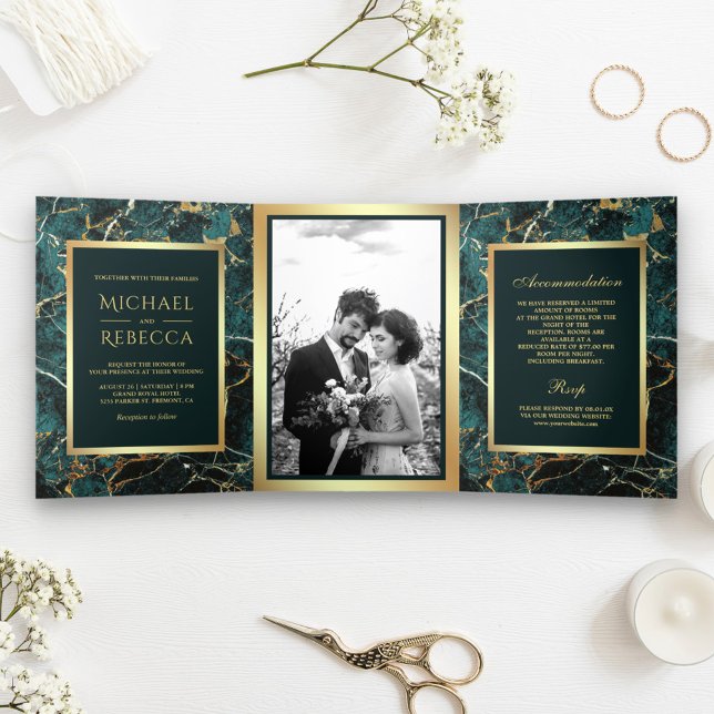 Convite Com Dobra Tripla Casamento Fotográfico de Teal Dourado Marble Faux  (Criador carregado)