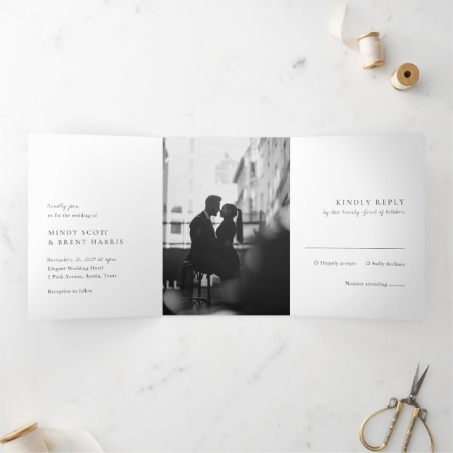 Convite Com Dobra Tripla Casamento Moderno com Foto em Preto e Branco Minim (Dentro)