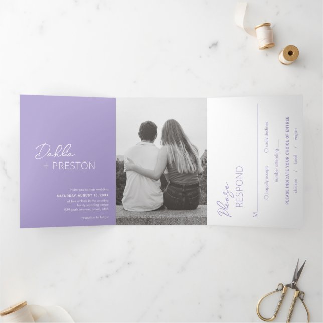Convite Com Dobra Tripla Casamento Moderno de Foto Lilás Mínima (Dentro)
