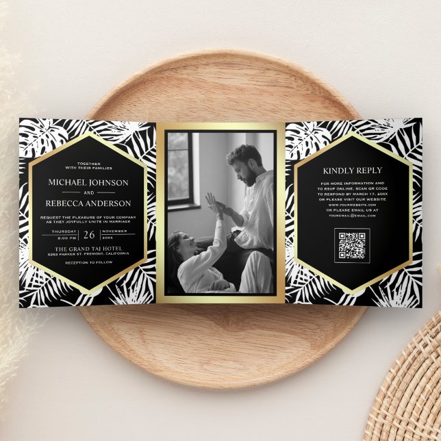Convite Com Dobra Tripla Casamento QR Code Tropical Palma Preto Branco Dour (Criador carregado)